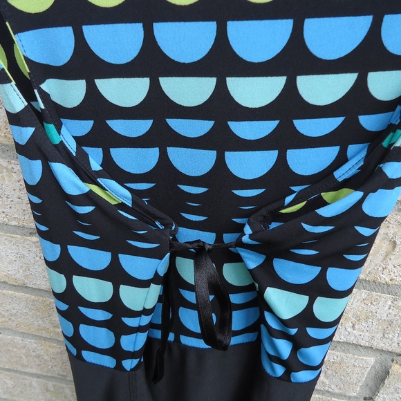 SIZE S. Vince Camuto stretch geometric design dress. - Picture 4 of 8